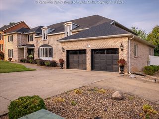 37 Cedar Drive, Hurricane, WV 25526