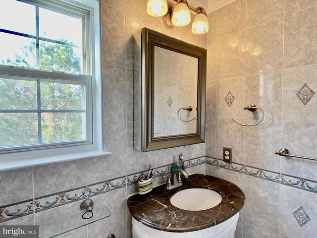 240 WILLIAM LIVINGSTON CT, Princeton, NJ 08540