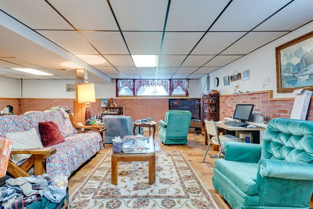 9020 Nashville Avenue, Oak Lawn, IL 60453