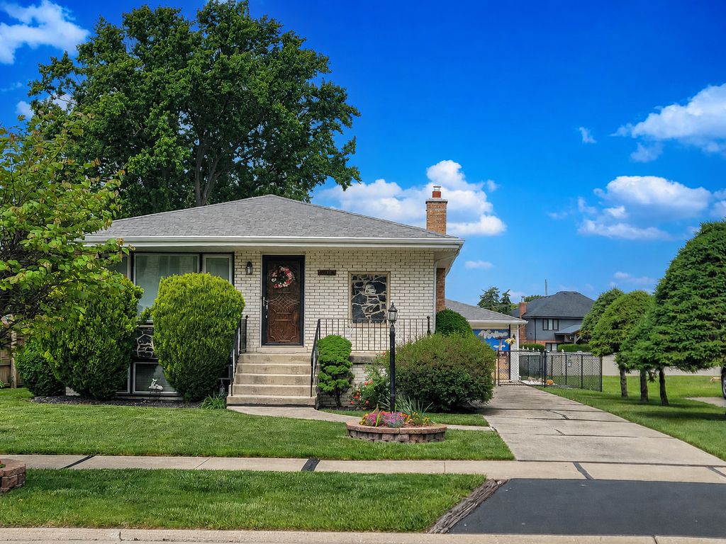 9020 Nashville Avenue, Oak Lawn, IL 60453