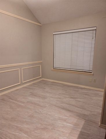 718 Red Oak Drive, Lewisville, TX 75067