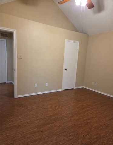 718 Red Oak Drive, Lewisville, TX 75067