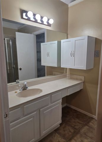 718 Red Oak Drive, Lewisville, TX 75067