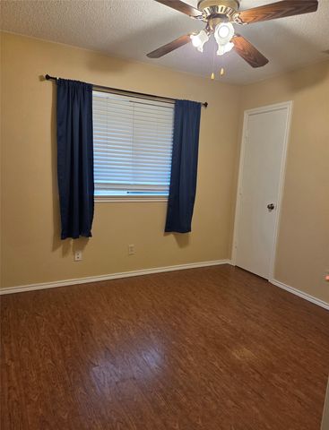 718 Red Oak Drive, Lewisville, TX 75067