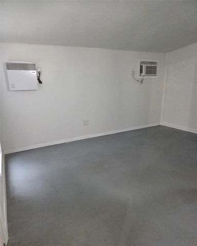 718 Red Oak Drive, Lewisville, TX 75067