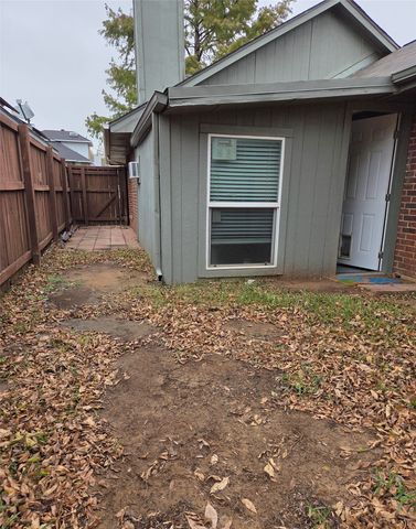 718 Red Oak Drive, Lewisville, TX 75067