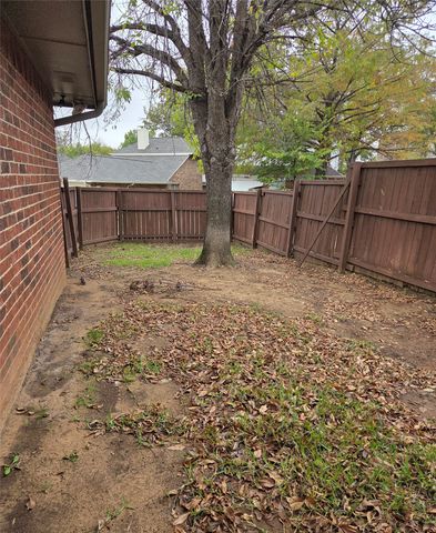 718 Red Oak Drive, Lewisville, TX 75067