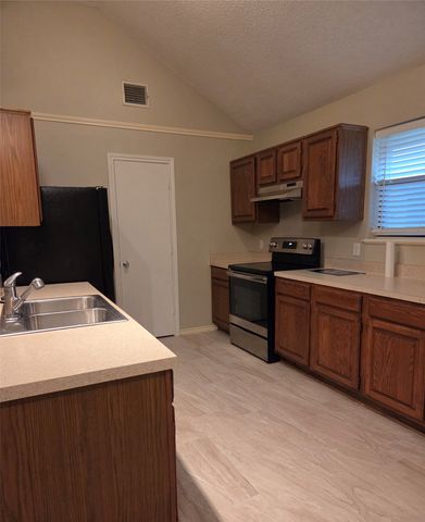 718 Red Oak Drive, Lewisville, TX 75067