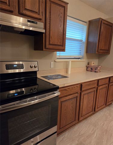 718 Red Oak Drive, Lewisville, TX 75067