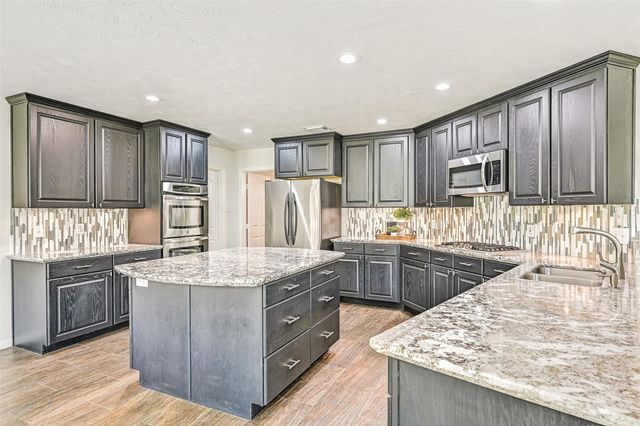 2015 Stonecrest Way, Pearland, TX 77581