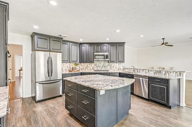 2015 Stonecrest Way, Pearland, TX 77581