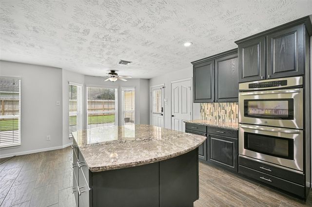 2015 Stonecrest Way, Pearland, TX 77581