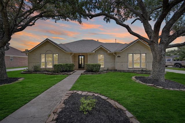 2015 Stonecrest Way, Pearland, TX 77581