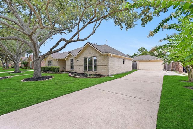 2015 Stonecrest Way, Pearland, TX 77581