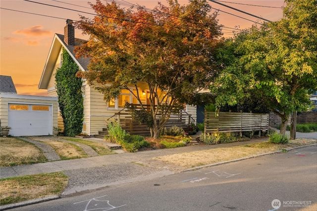 360 Howe Street, Seattle, WA 98109