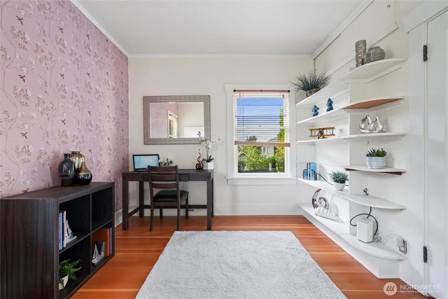 360 Howe Street, Seattle, WA 98109