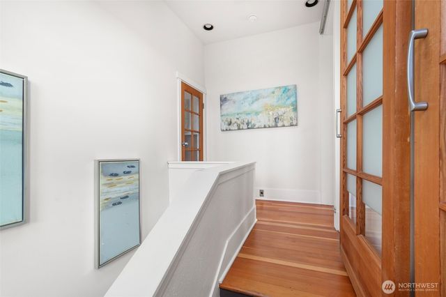 360 Howe Street, Seattle, WA 98109