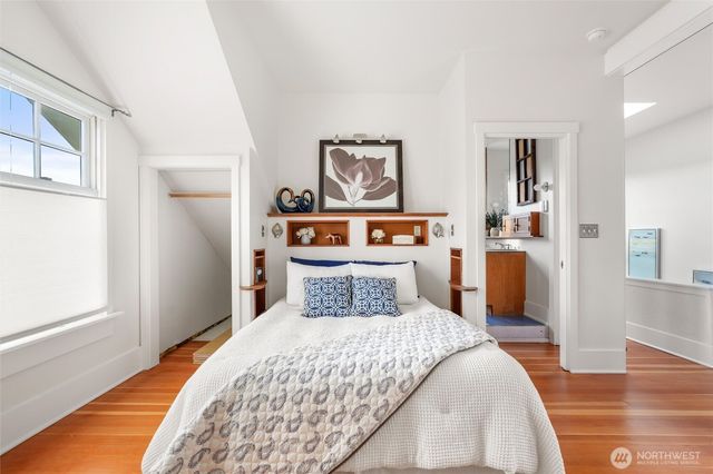 360 Howe Street, Seattle, WA 98109