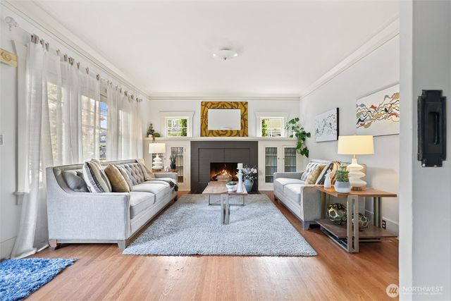 360 Howe Street, Seattle, WA 98109