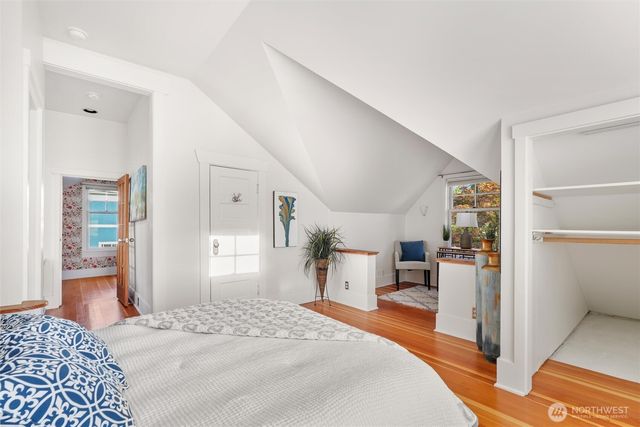 360 Howe Street, Seattle, WA 98109