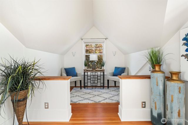 360 Howe Street, Seattle, WA 98109