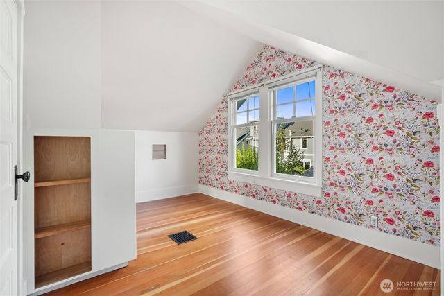 360 Howe Street, Seattle, WA 98109