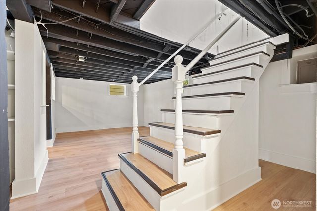 360 Howe Street, Seattle, WA 98109