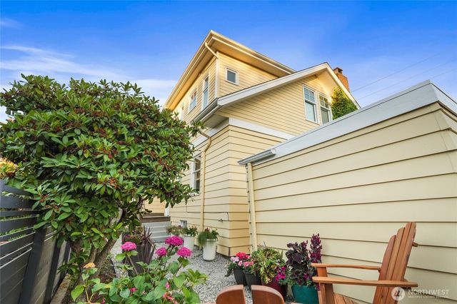 360 Howe Street, Seattle, WA 98109
