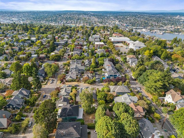 360 Howe Street, Seattle, WA 98109
