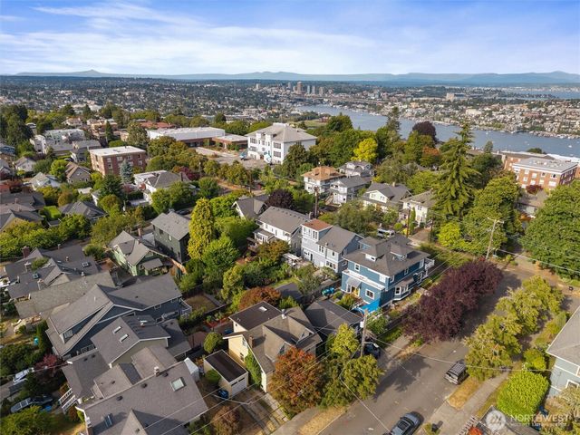 360 Howe Street, Seattle, WA 98109