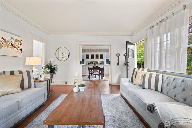 360 Howe Street, Seattle, WA 98109