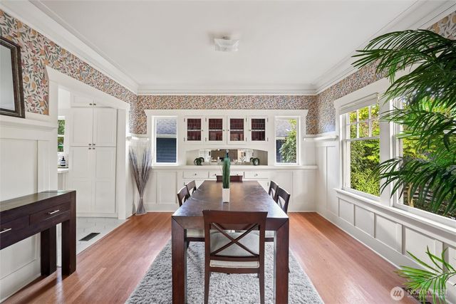 360 Howe Street, Seattle, WA 98109
