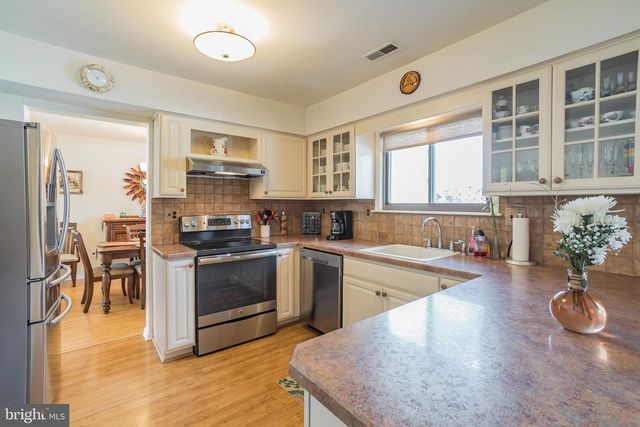 2 HERITAGE VALLEY DR, Sewell, NJ 08080