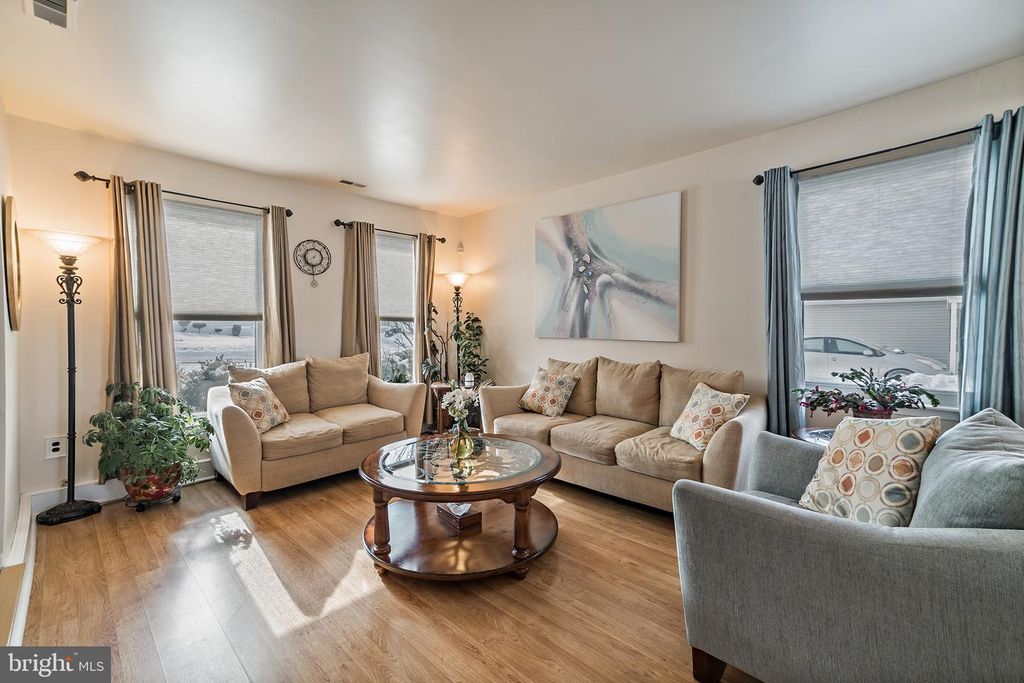 2 HERITAGE VALLEY DR, Sewell, NJ 08080