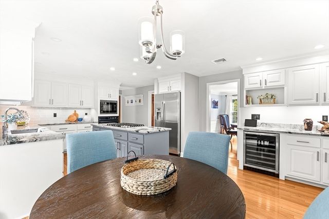 361 Marbleridge Rd, North Andover, MA 01845