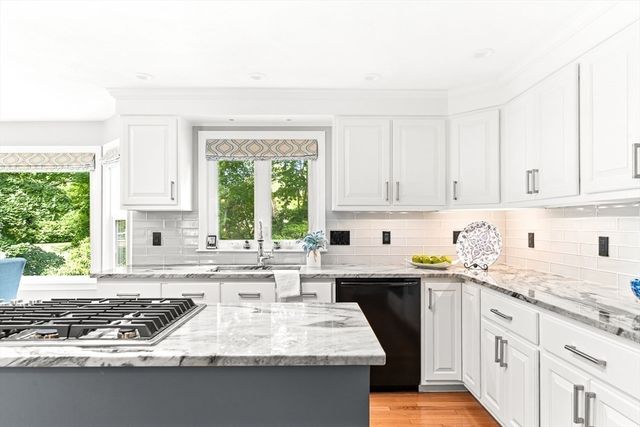 361 Marbleridge Rd, North Andover, MA 01845