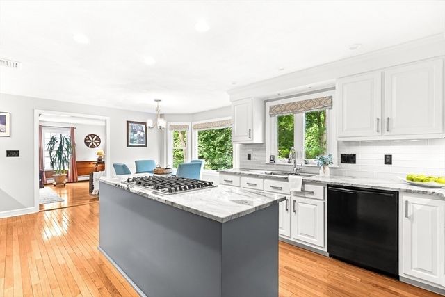 361 Marbleridge Rd, North Andover, MA 01845