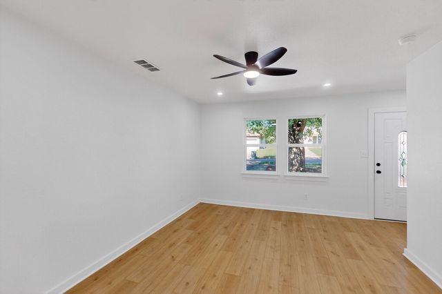 385 Crusader Drive, Dallas, TX 75217