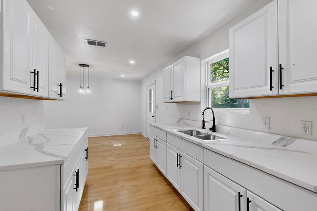 385 Crusader Drive, Dallas, TX 75217