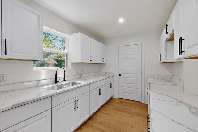 385 Crusader Drive, Dallas, TX 75217