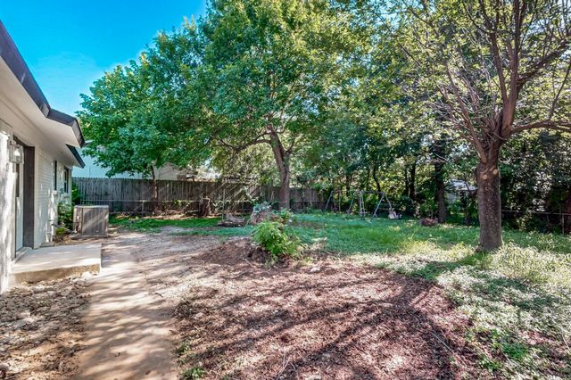 385 Crusader Drive, Dallas, TX 75217