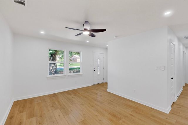 385 Crusader Drive, Dallas, TX 75217