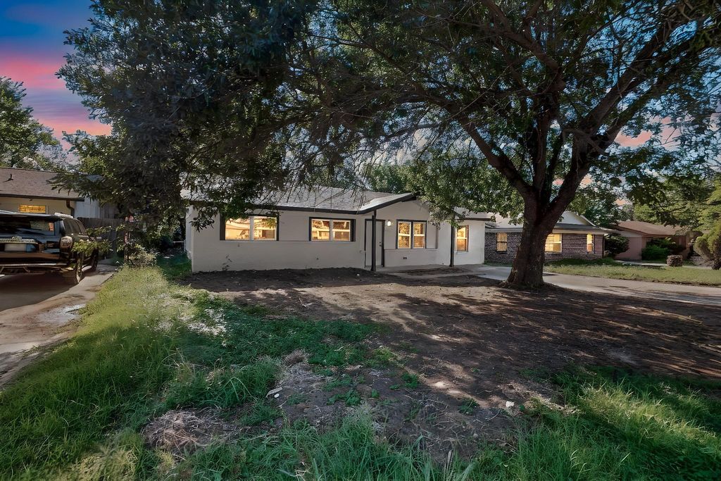 385 Crusader Drive, Dallas, TX 75217