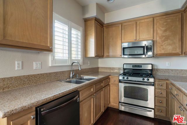 6840 De Celis Place 25, Van Nuys (los Angeles), CA 91406