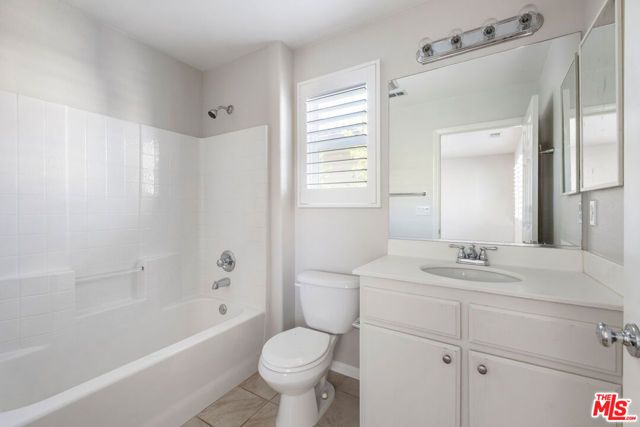 6840 De Celis Place 25, Van Nuys (los Angeles), CA 91406