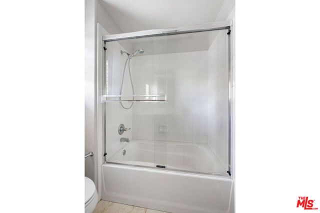 6840 De Celis Place 25, Van Nuys (los Angeles), CA 91406