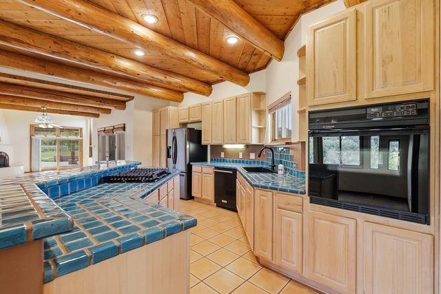 458 Calle De Wences, Los Lunas, NM 87031