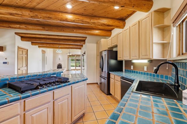 458 Calle De Wences, Los Lunas, NM 87031