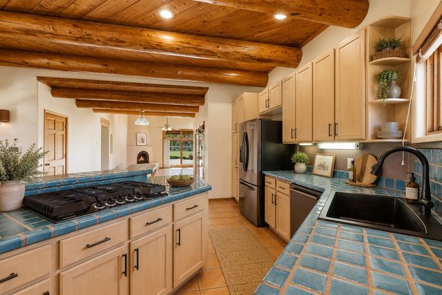 458 Calle De Wences, Los Lunas, NM 87031