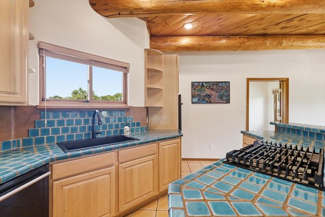 458 Calle De Wences, Los Lunas, NM 87031